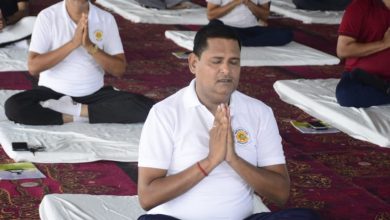 Photo of विश्व योग दिवस पर मुख्य अतिथि के रूप में राजनांदगांव जिले के योग कार्यशाला में हुये शामिल छत्तीसगढ़ योग आयोग सदस्य रविन्द्र सिंह